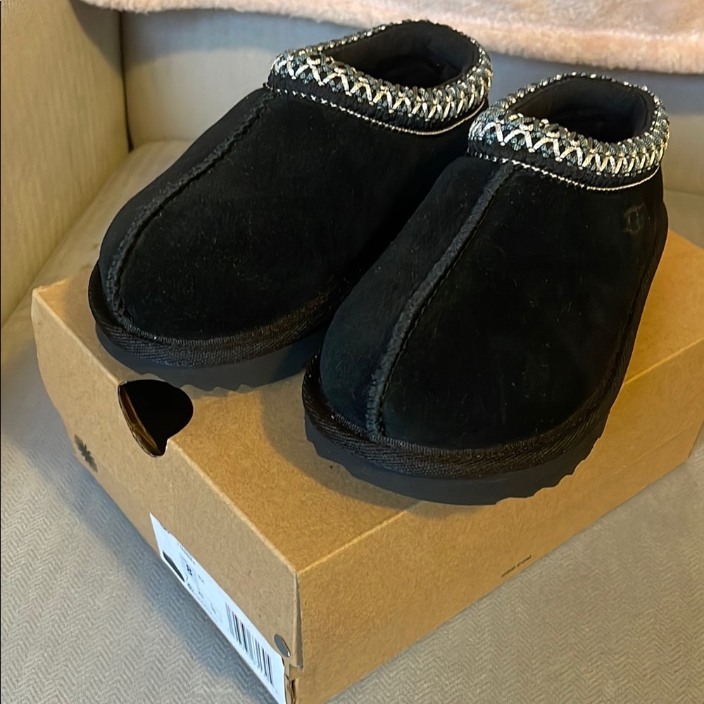 Toddler UGG clogs, black, size 8